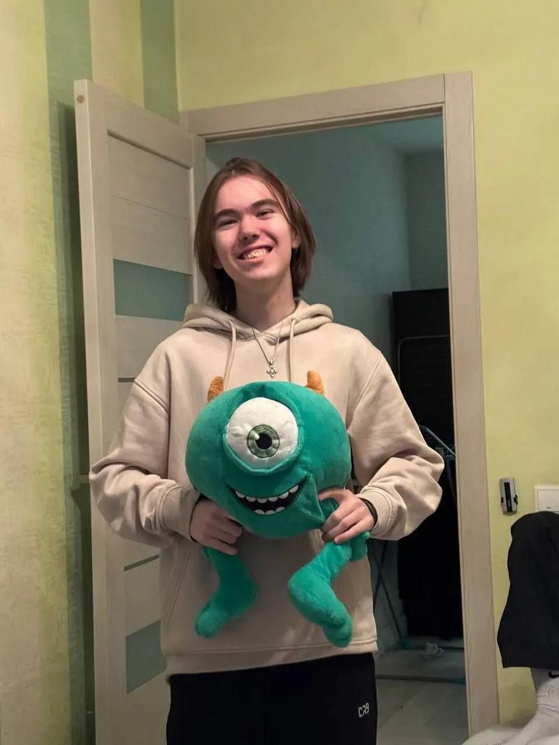 9INE 组织了一场慈善活动来帮助 Poland 的洪水受害者;